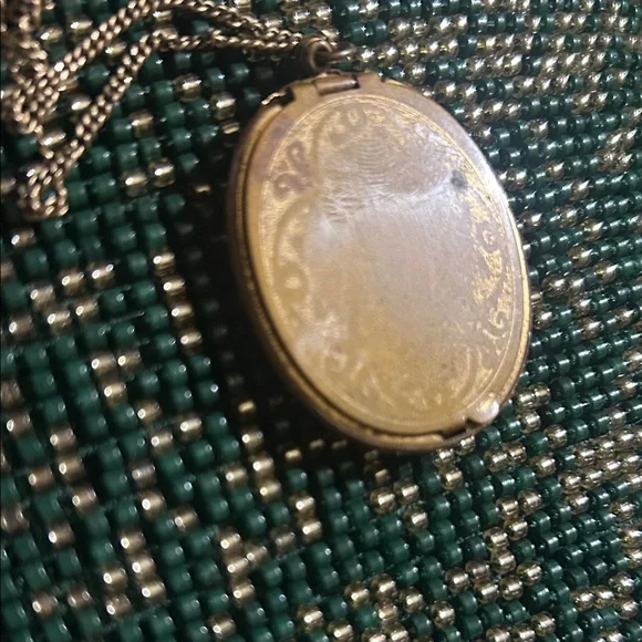 Victorian Gold Locket Necklace - Picture 5 of 8